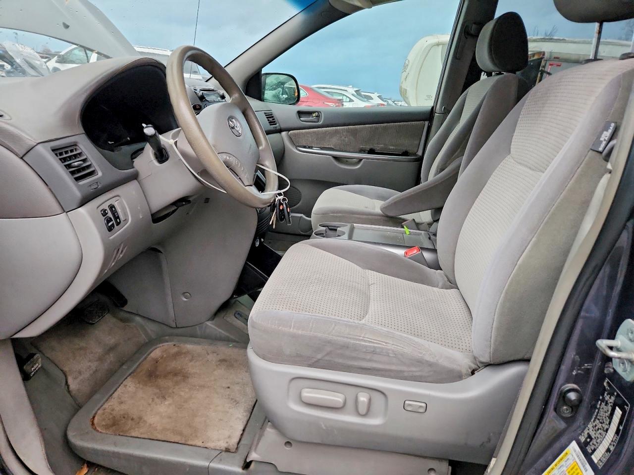 2006 TOYOTA SIENNA CE photo 7