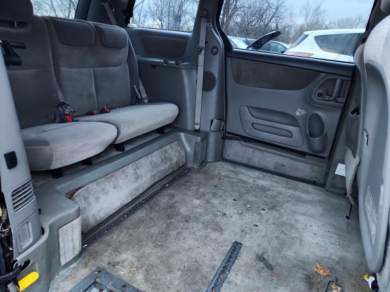 2006 TOYOTA SIENNA CE photo 11