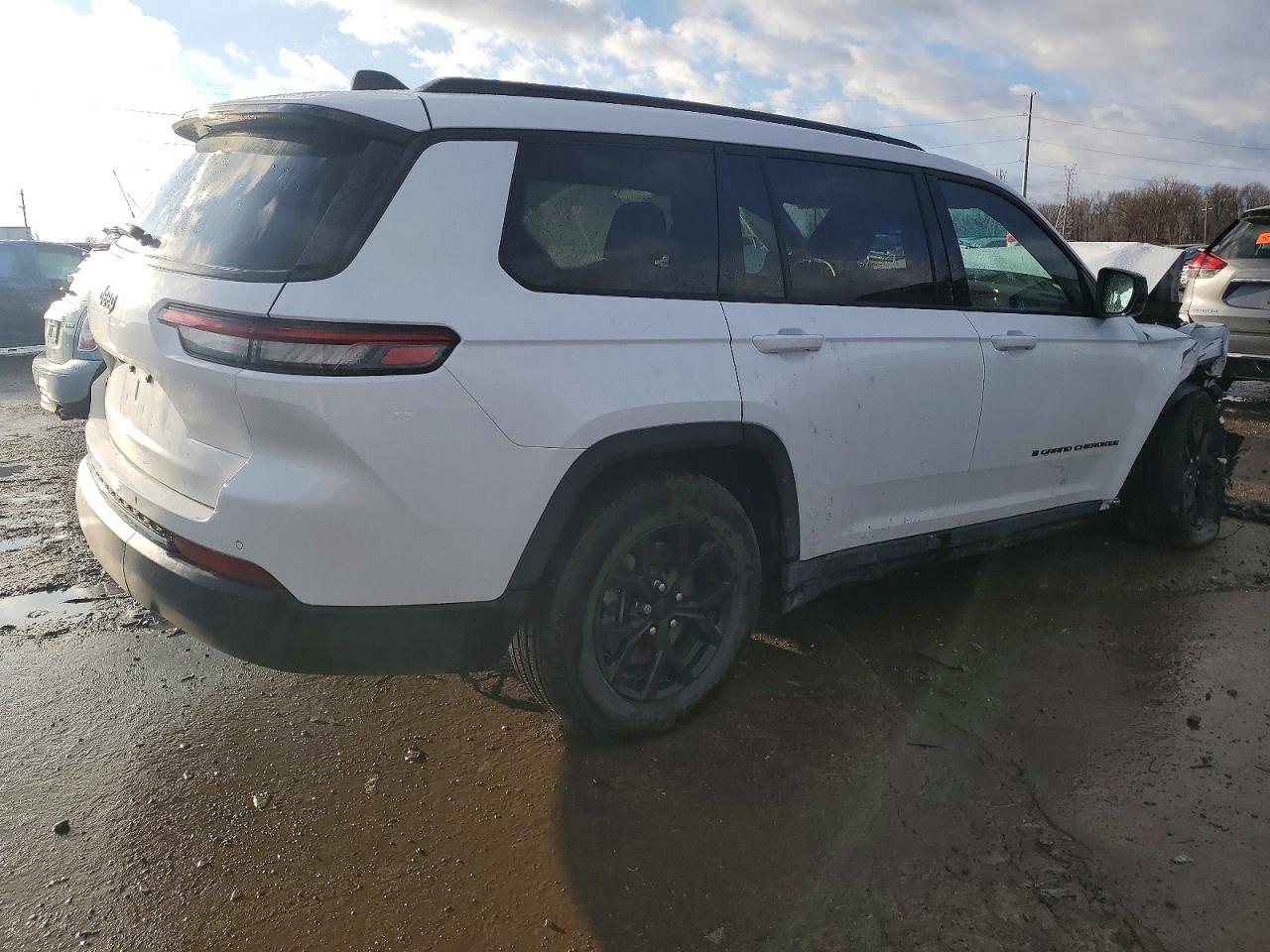 2024 JEEP GRAND CHEROKEE L LAREDO photo 3