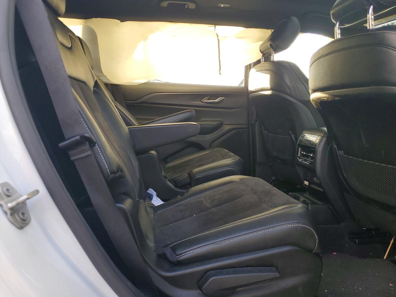 2024 JEEP GRAND CHEROKEE L LAREDO photo 11