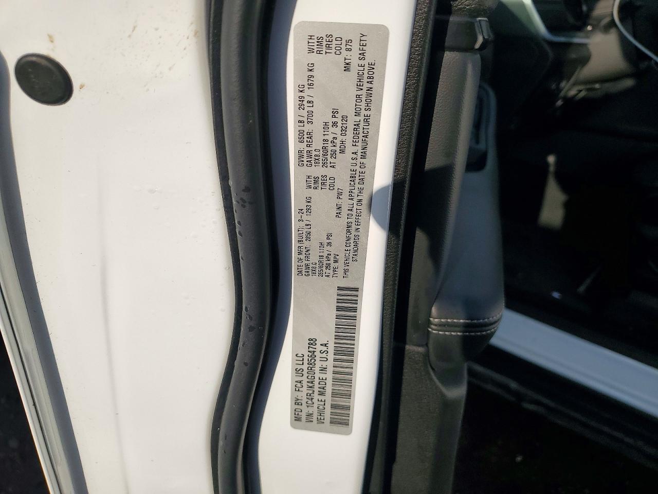 2024 JEEP GRAND CHEROKEE L LAREDO photo 13