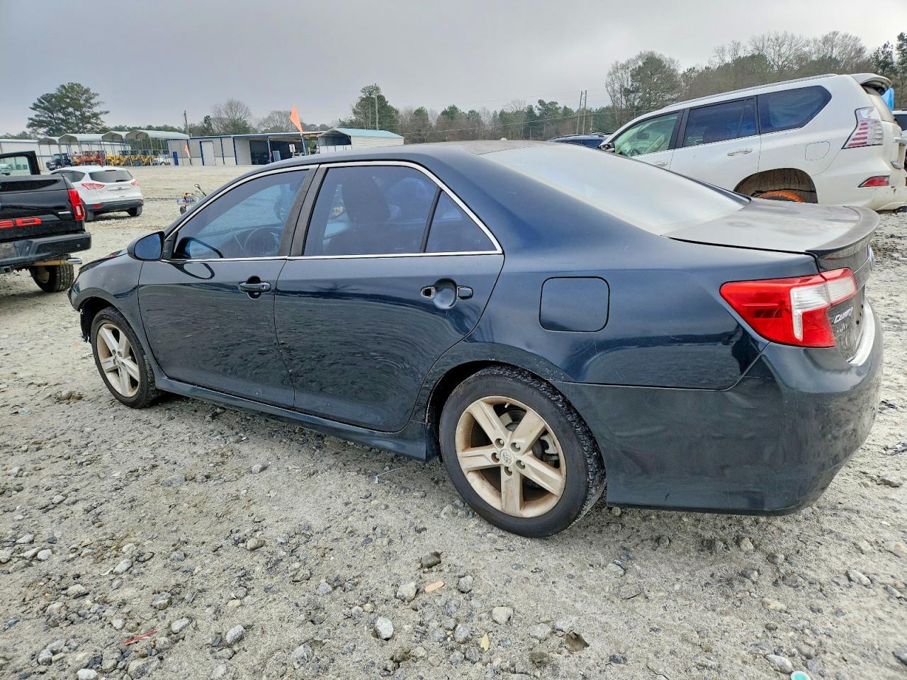 2014 TOYOTA CAMRY L photo 2