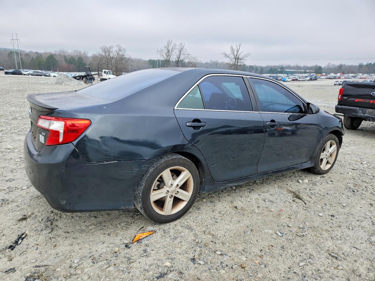 2014 TOYOTA CAMRY L photo 3