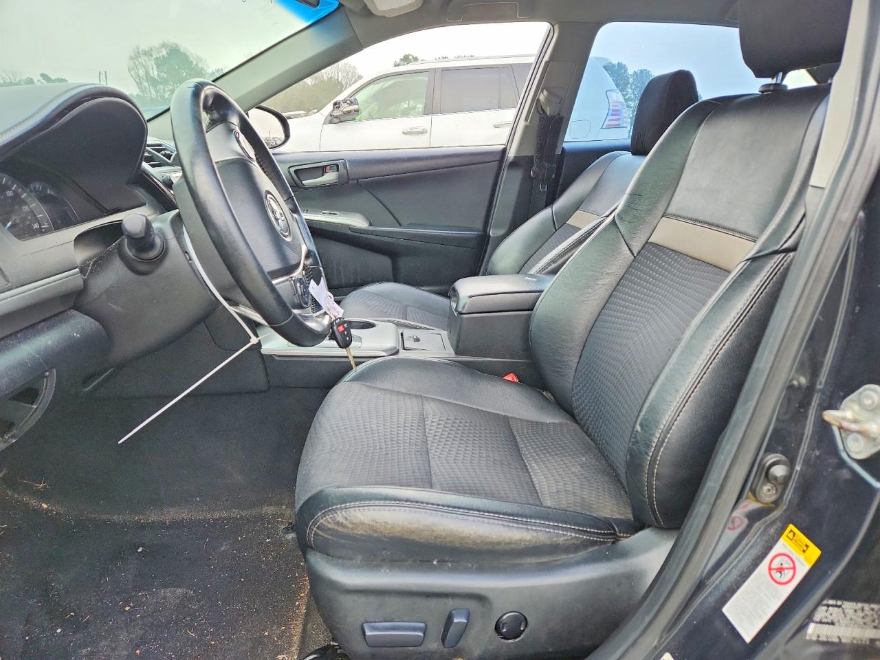 2014 TOYOTA CAMRY L photo 7