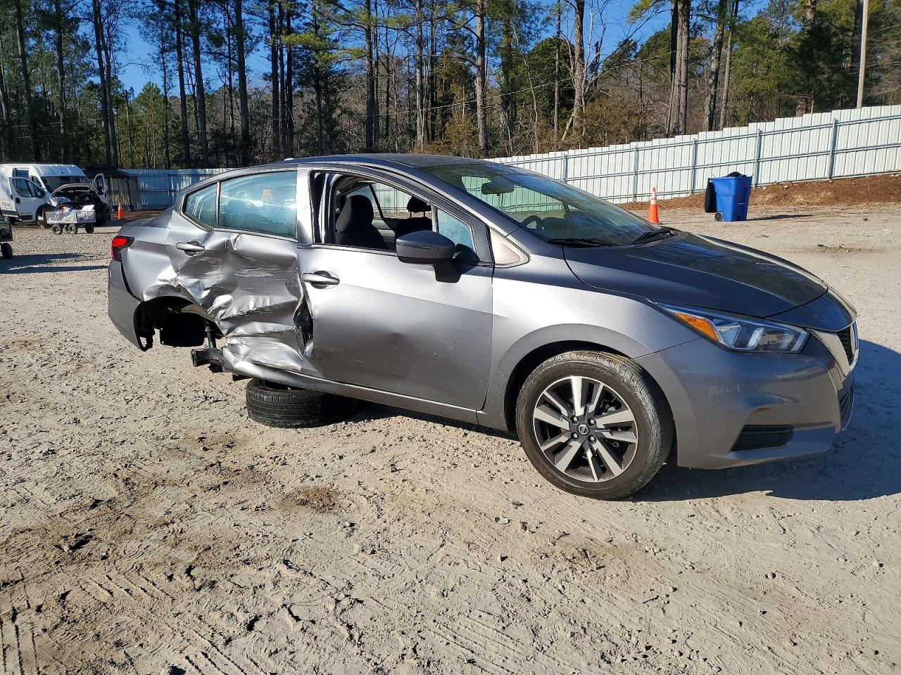 2021 NISSAN VERSA SV photo 4
