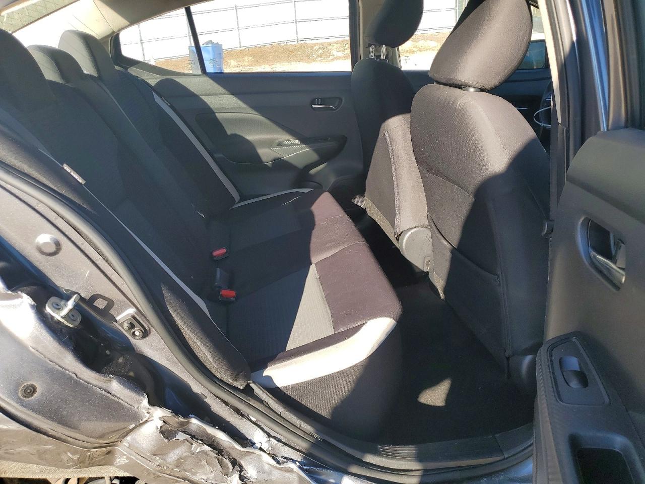2021 NISSAN VERSA SV photo 10