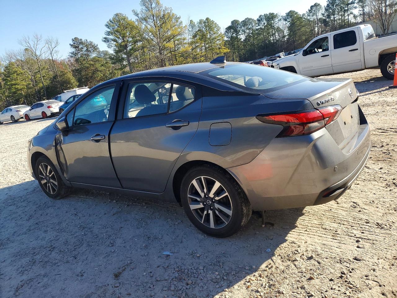 2021 NISSAN VERSA SV photo 2