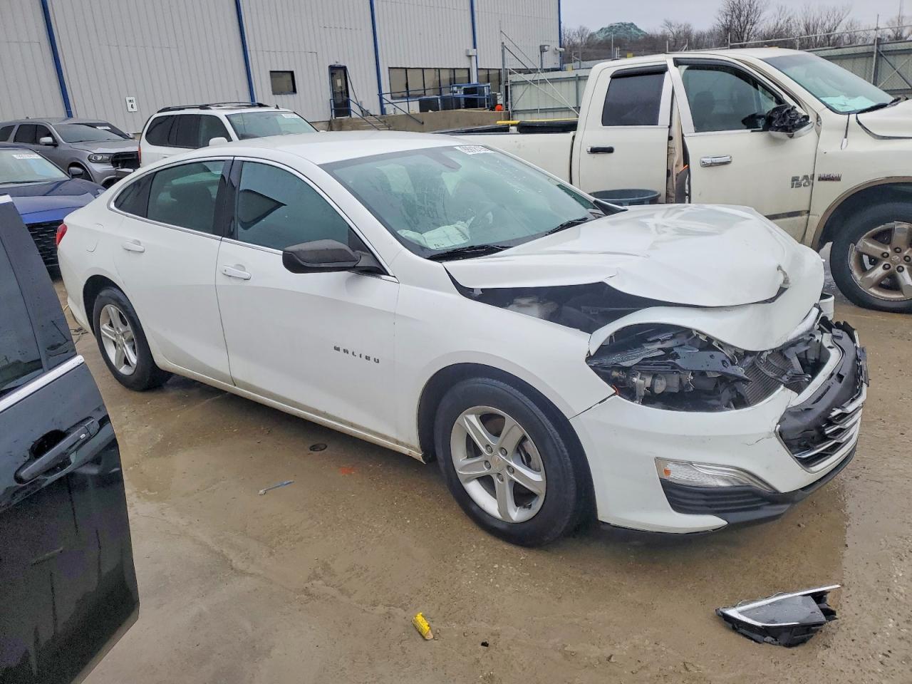 2020 CHEVROLET MALIBU LS photo 4