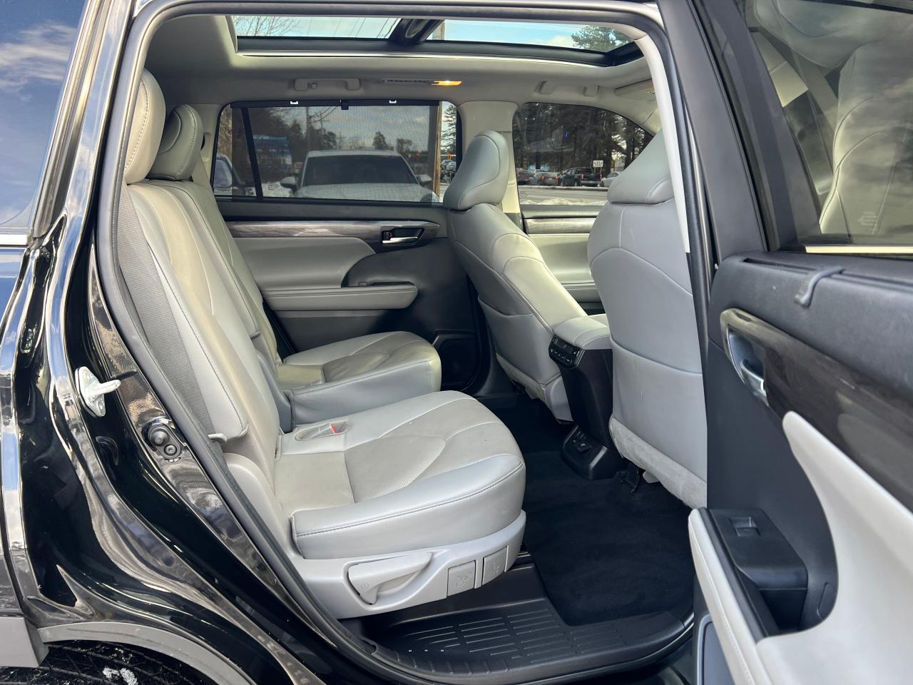 2022 TOYOTA HIGHLANDER PLATINUM photo 6