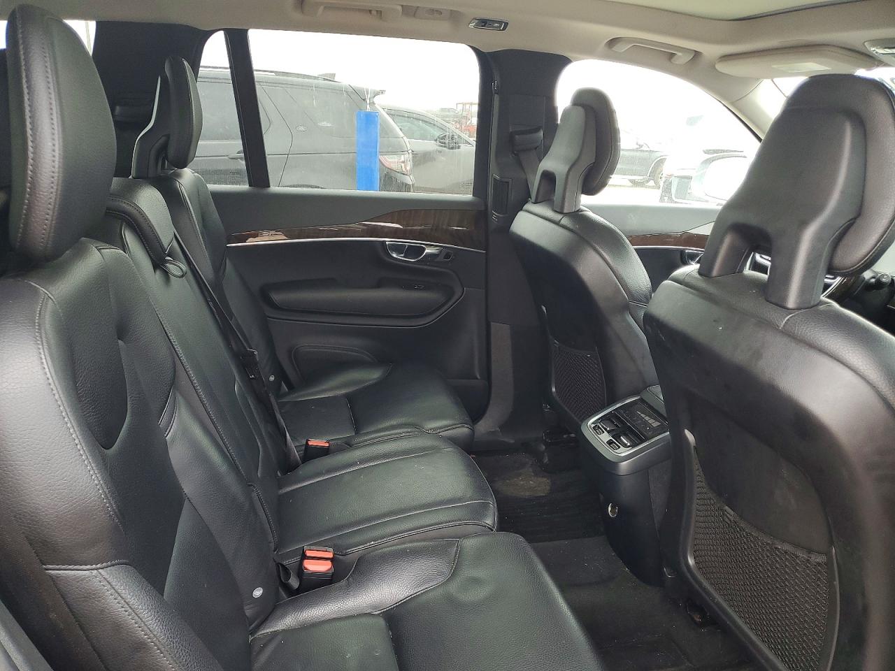 2016 VOLVO XC90 T6 photo 10