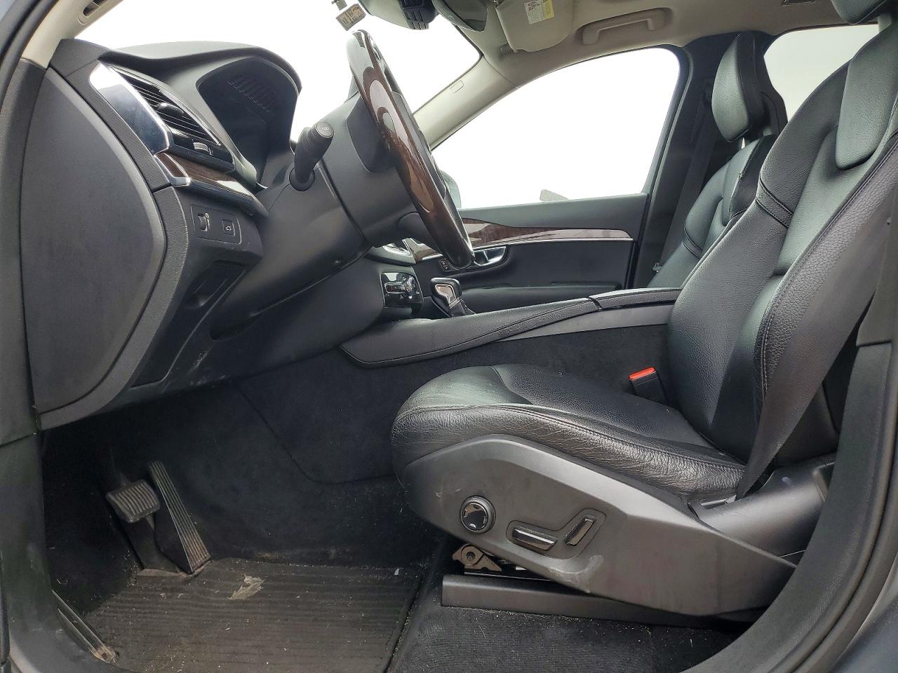 2016 VOLVO XC90 T6 photo 7