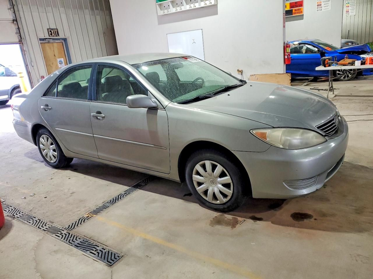 2005 TOYOTA CAMRY LE photo 4