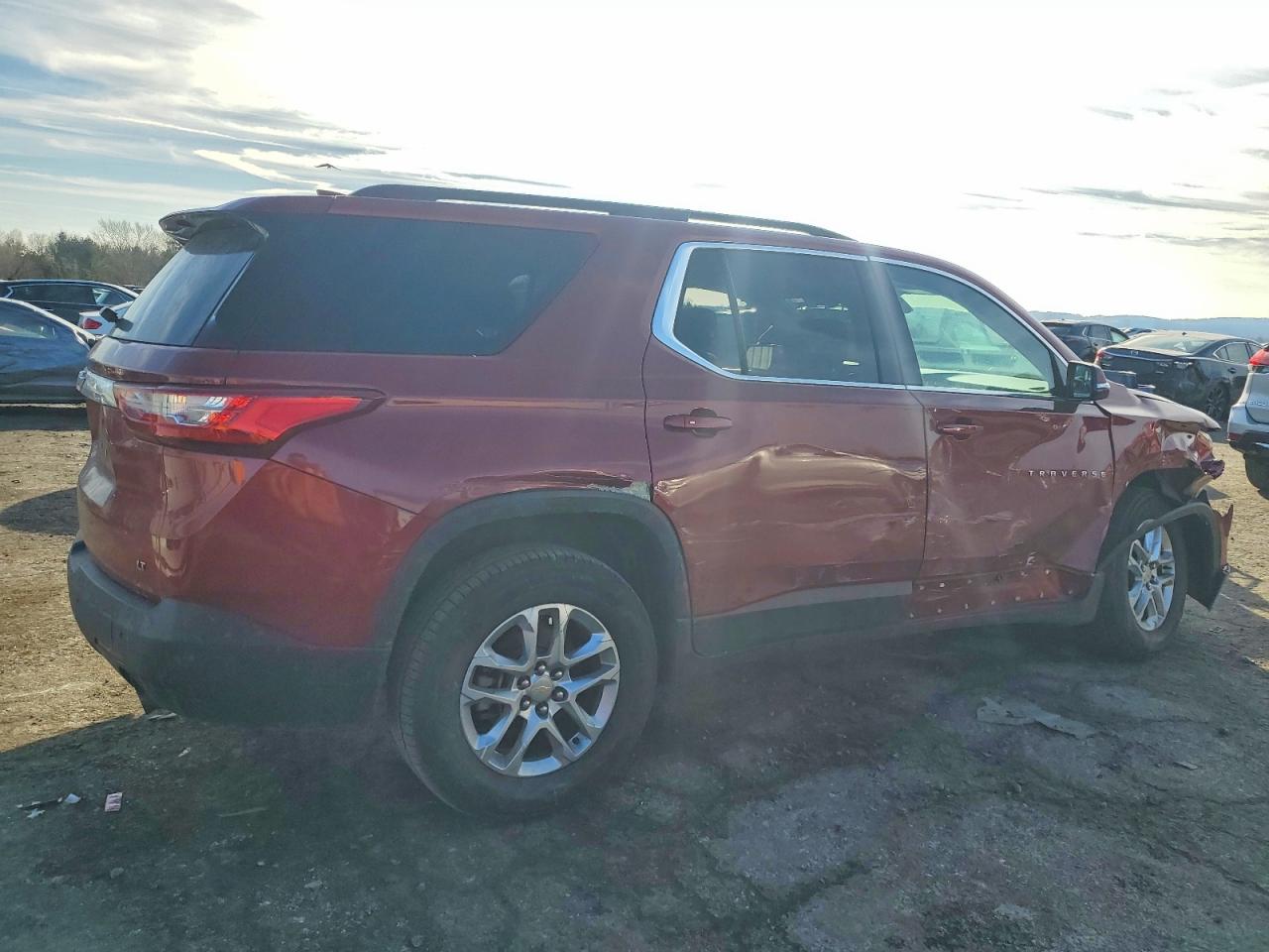 2019 CHEVROLET TRAVERSE LT photo 3