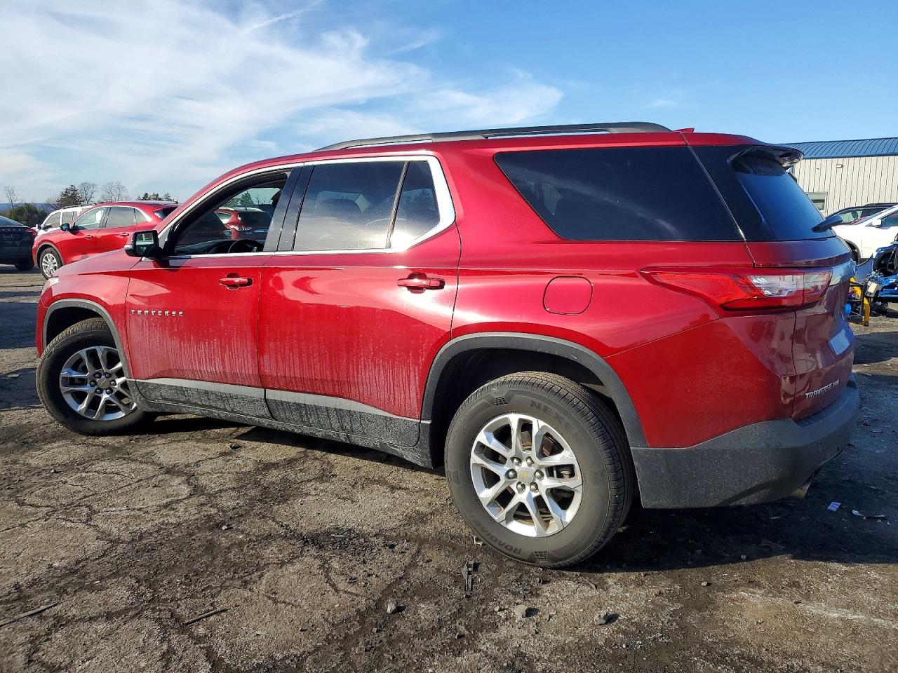 2019 CHEVROLET TRAVERSE LT photo 2