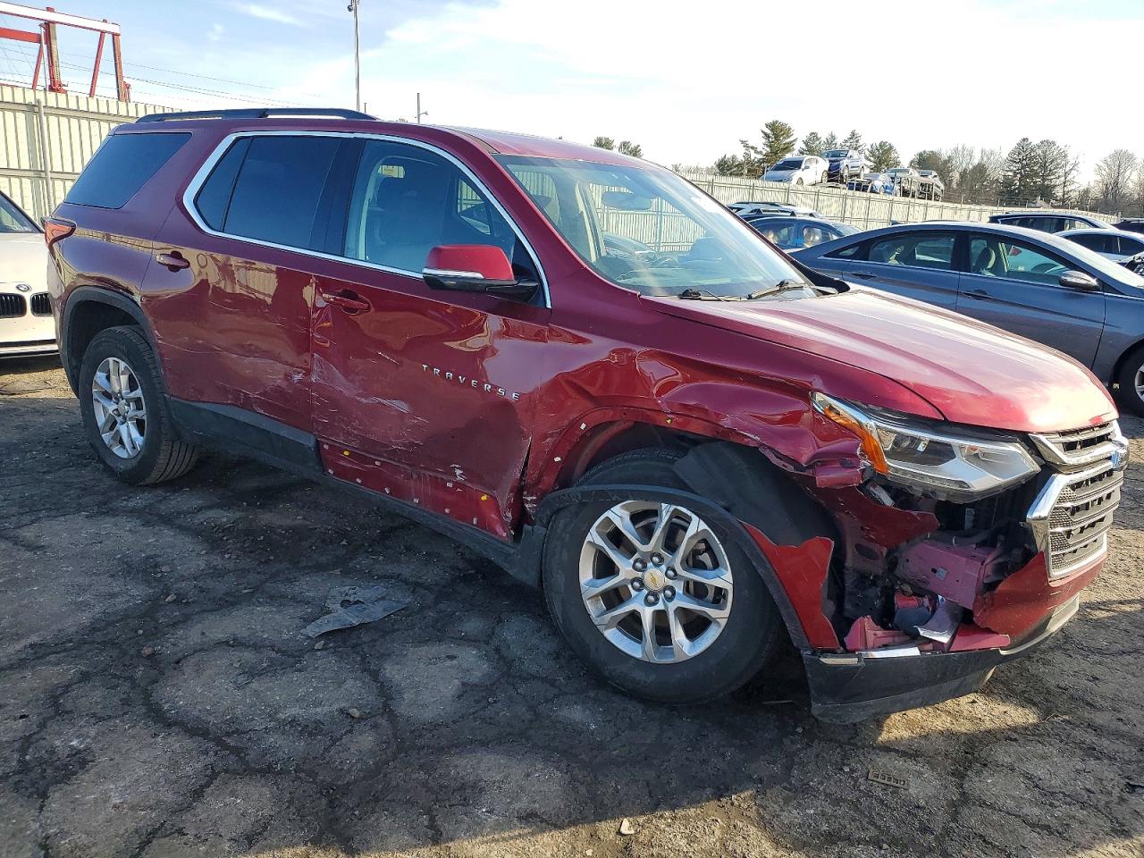 2019 CHEVROLET TRAVERSE LT photo 4