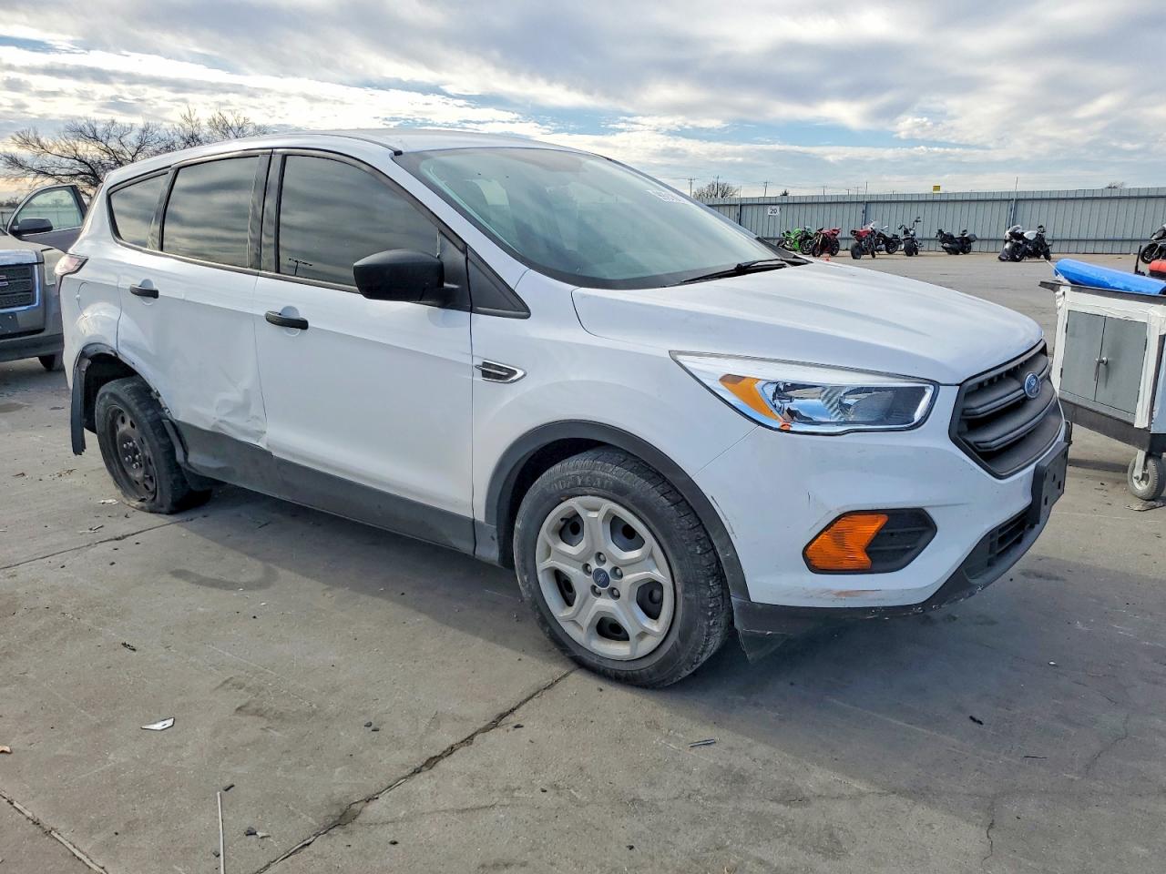 2017 FORD ESCAPE S photo 4