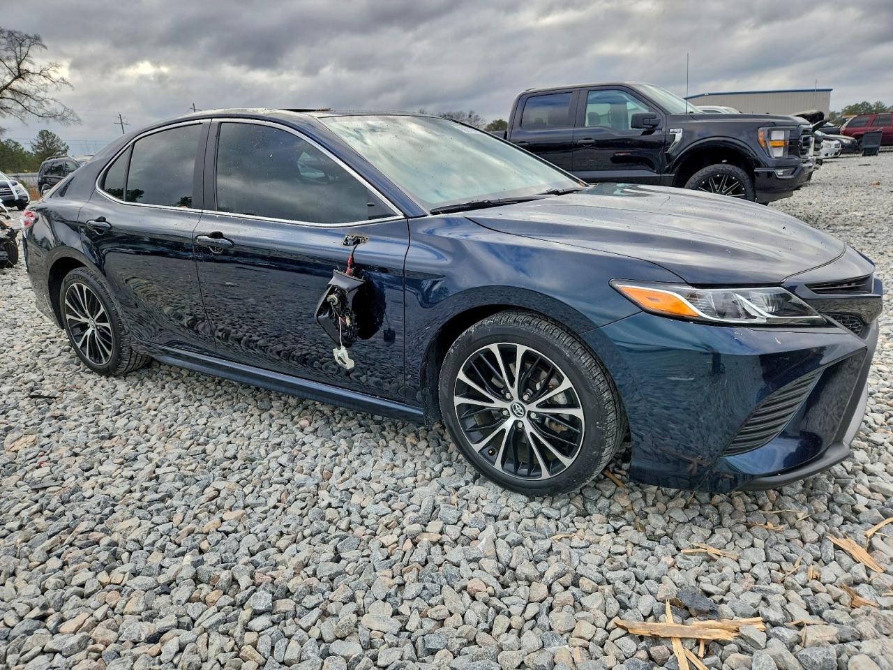 2020 TOYOTA CAMRY SE photo 4