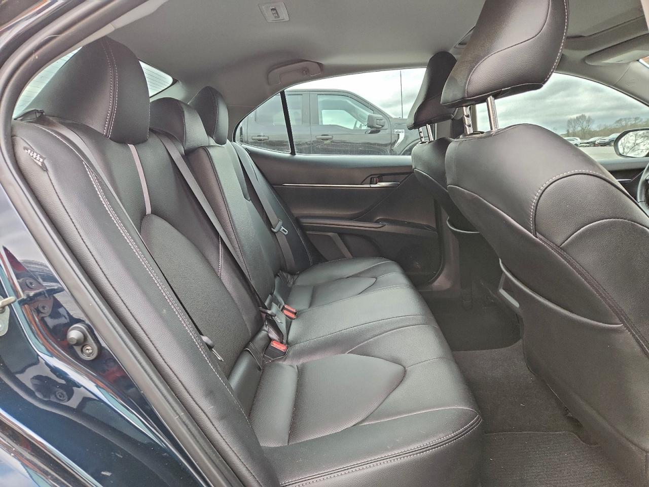 2020 TOYOTA CAMRY SE photo 10
