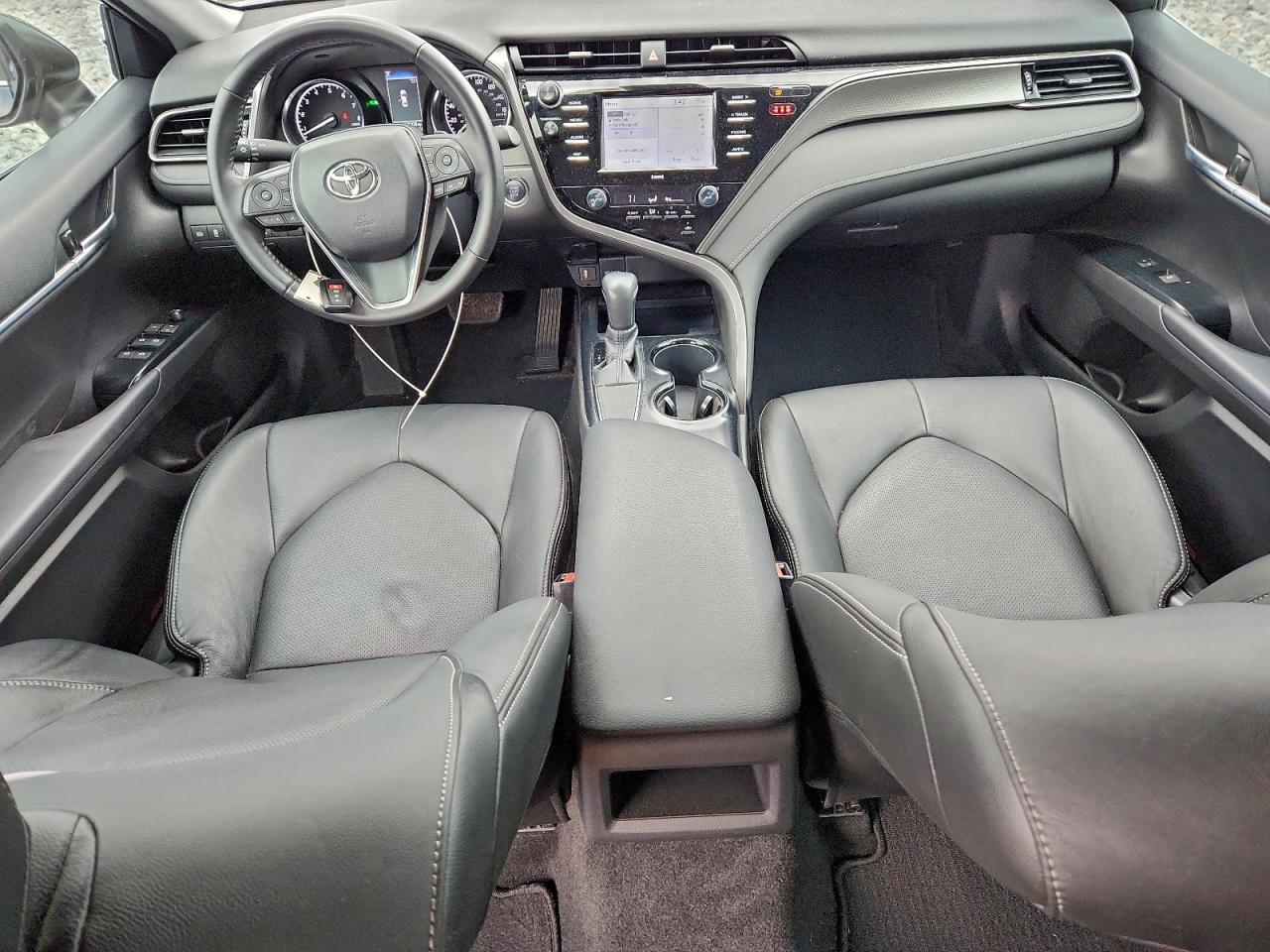 2020 TOYOTA CAMRY SE photo 8