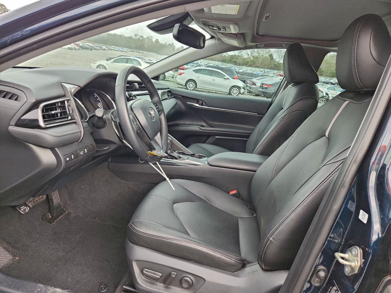 2020 TOYOTA CAMRY SE photo 7
