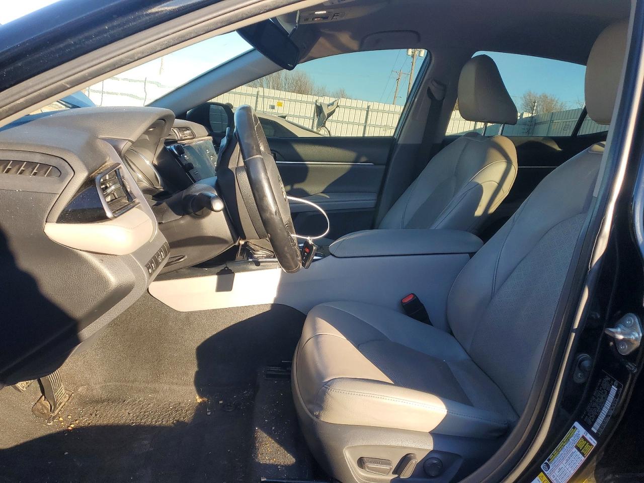 2019 TOYOTA CAMRY XSE photo 7