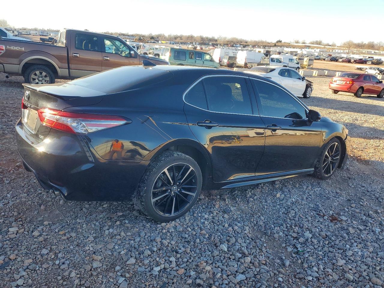 2019 TOYOTA CAMRY XSE photo 3