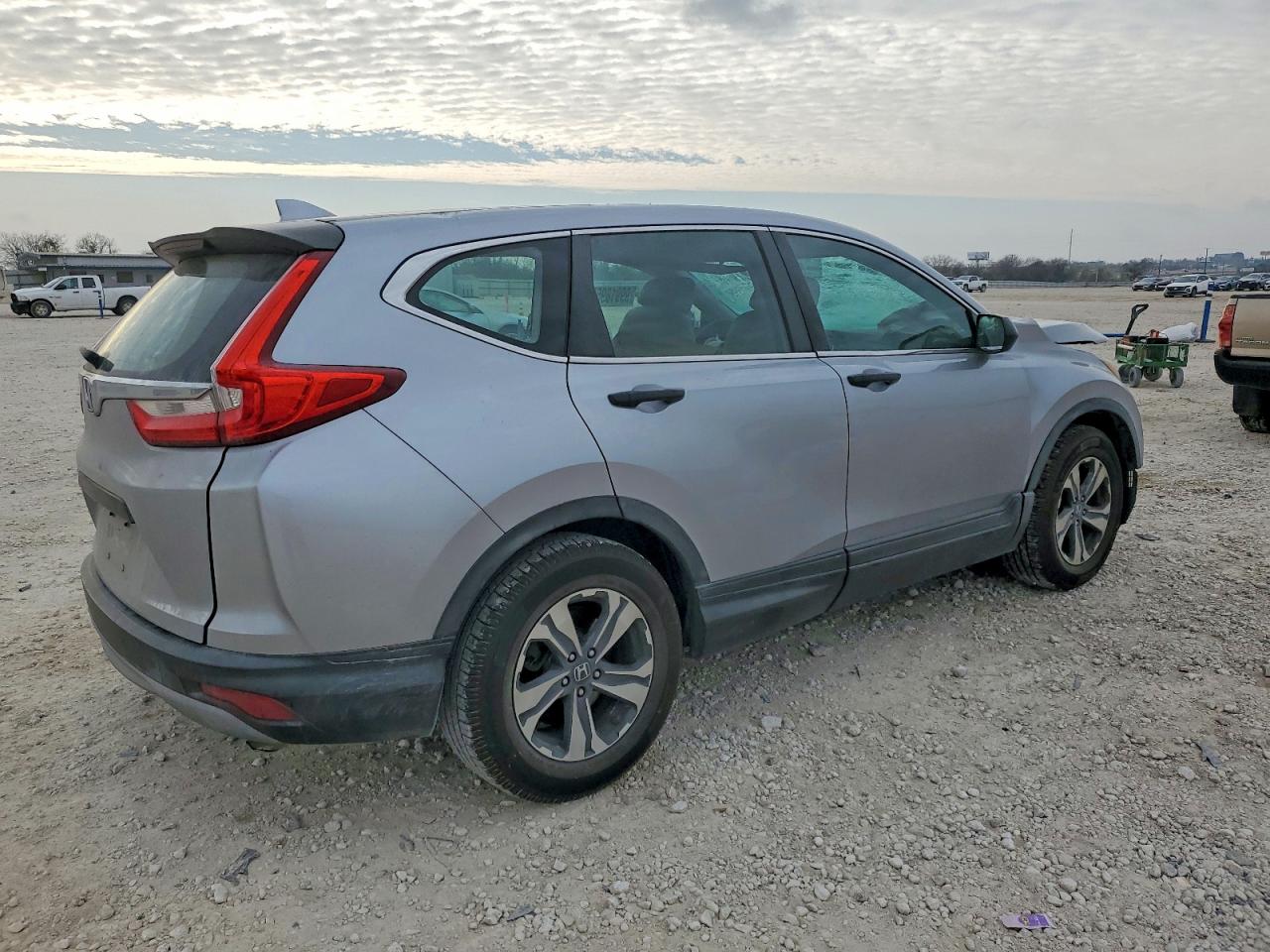 2018 HONDA CR-V LX photo 3