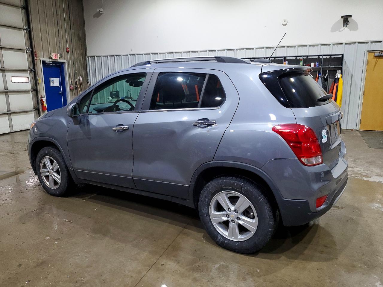 2019 CHEVROLET TRAX 1LT photo 2