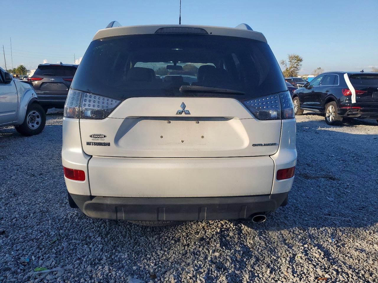 2009 MITSUBISHI OUTLANDER SE photo 6