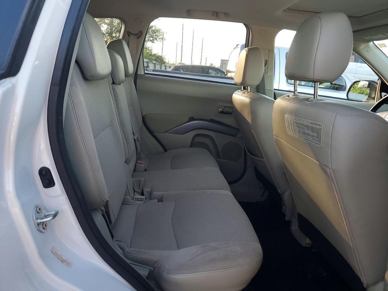 2009 MITSUBISHI OUTLANDER SE photo 11