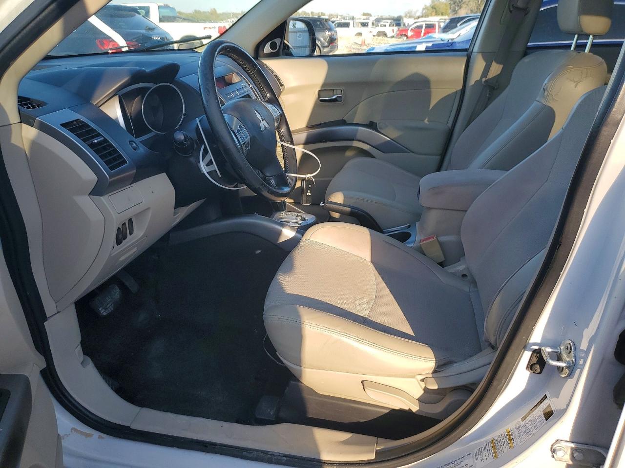 2009 MITSUBISHI OUTLANDER SE photo 7