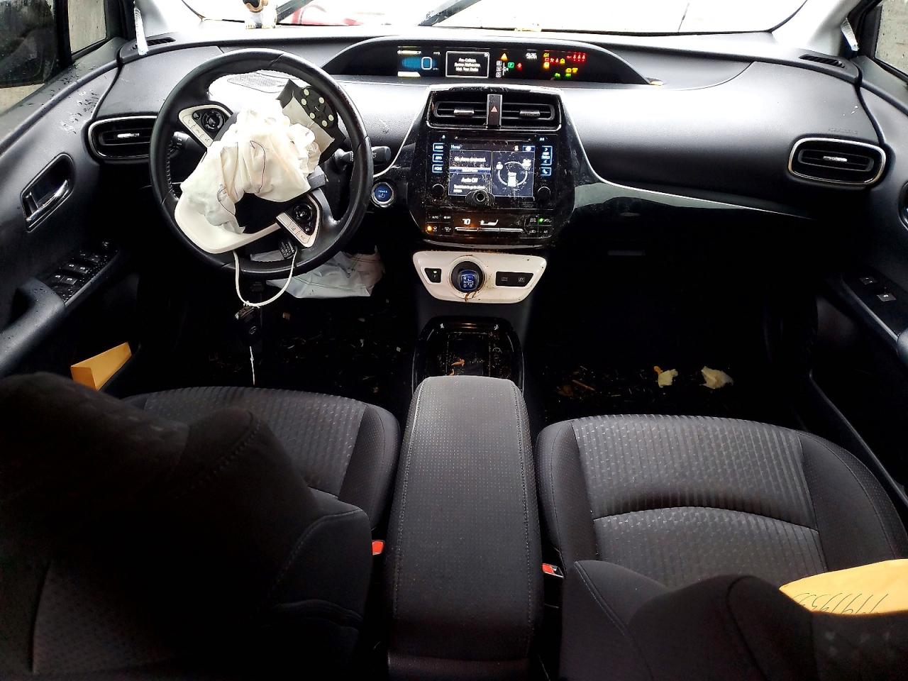 2017 TOYOTA PRIUS photo 8