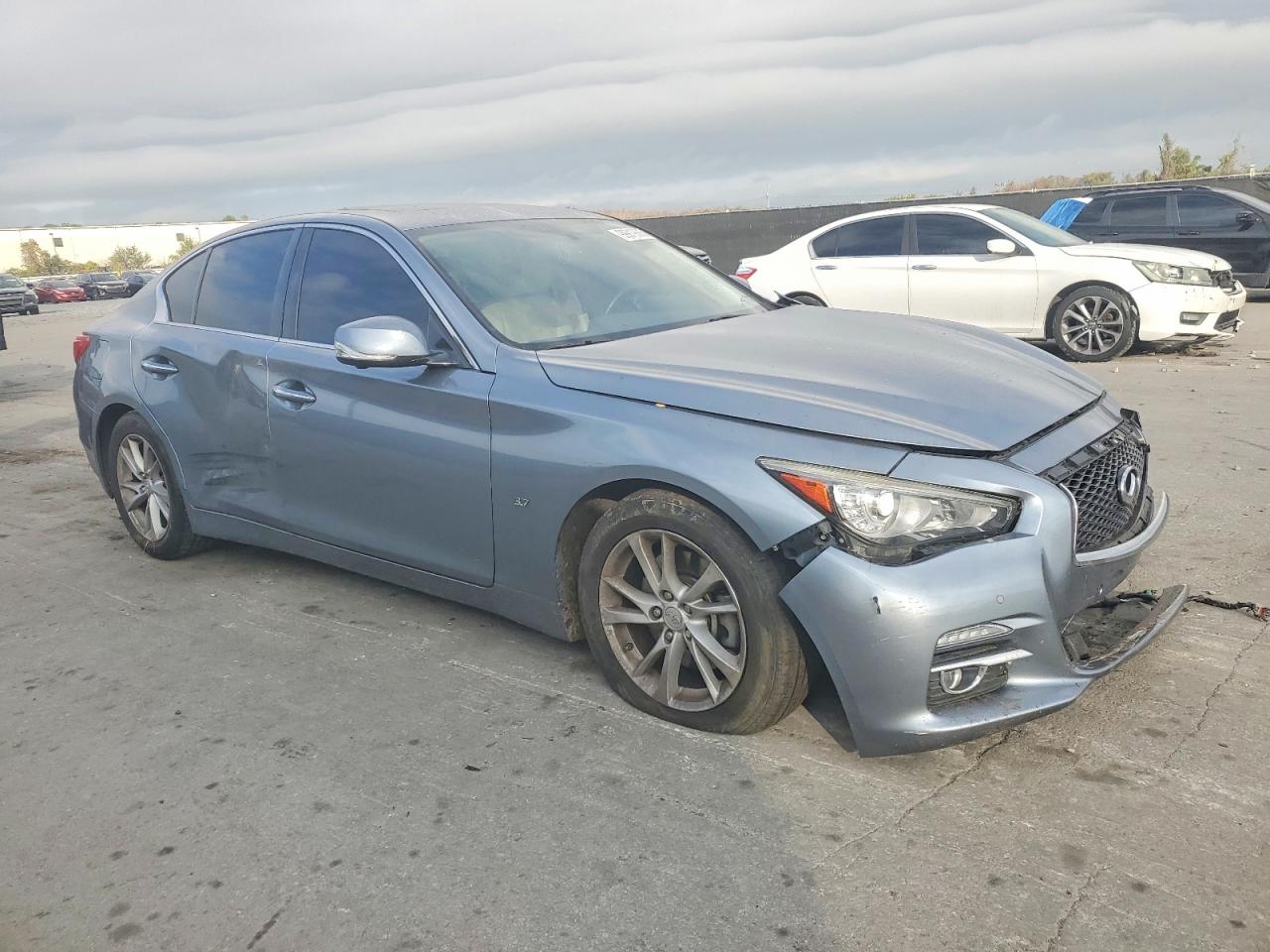 2015 INFINITI Q50 BASE photo 4