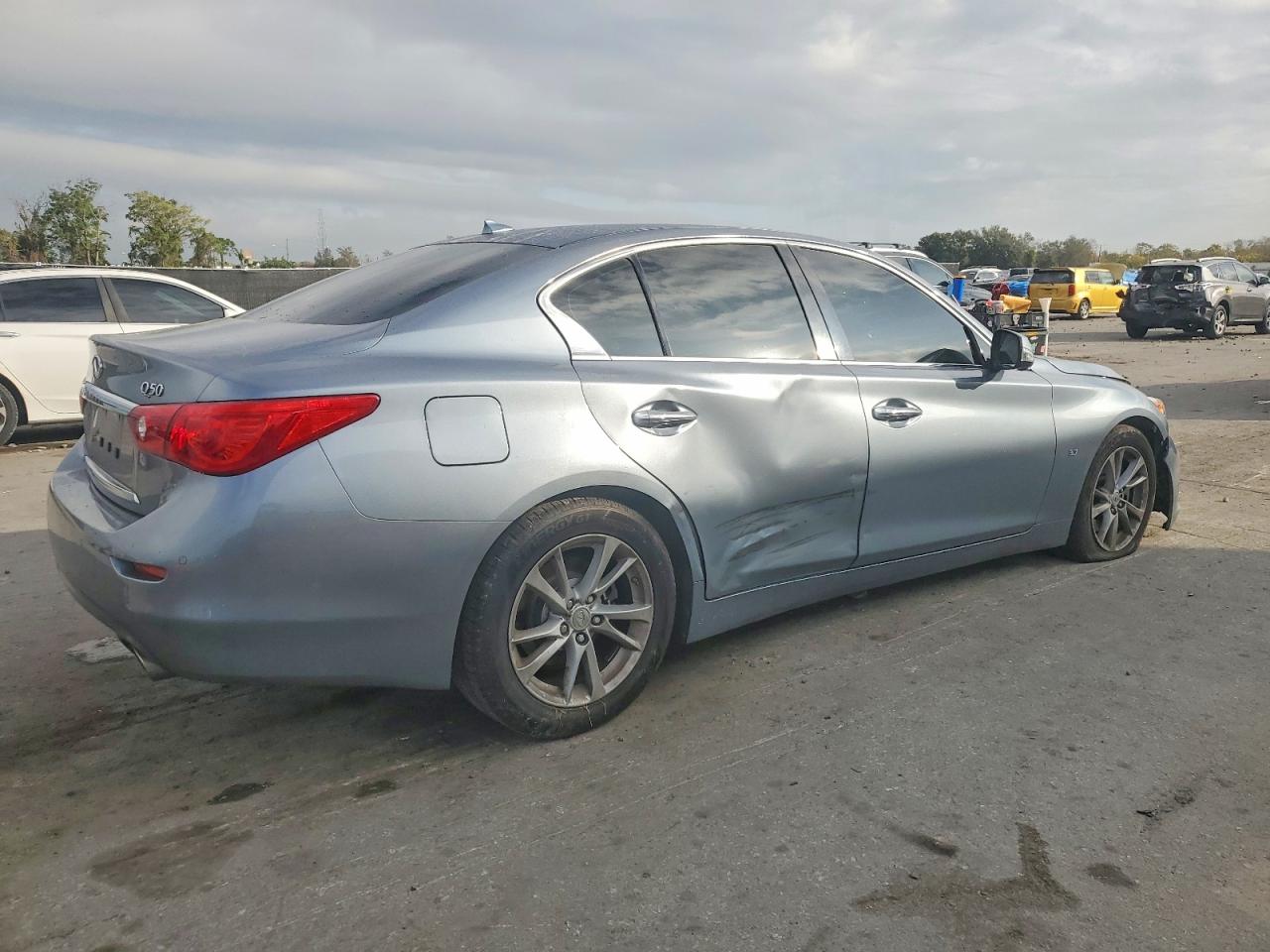 2015 INFINITI Q50 BASE photo 3
