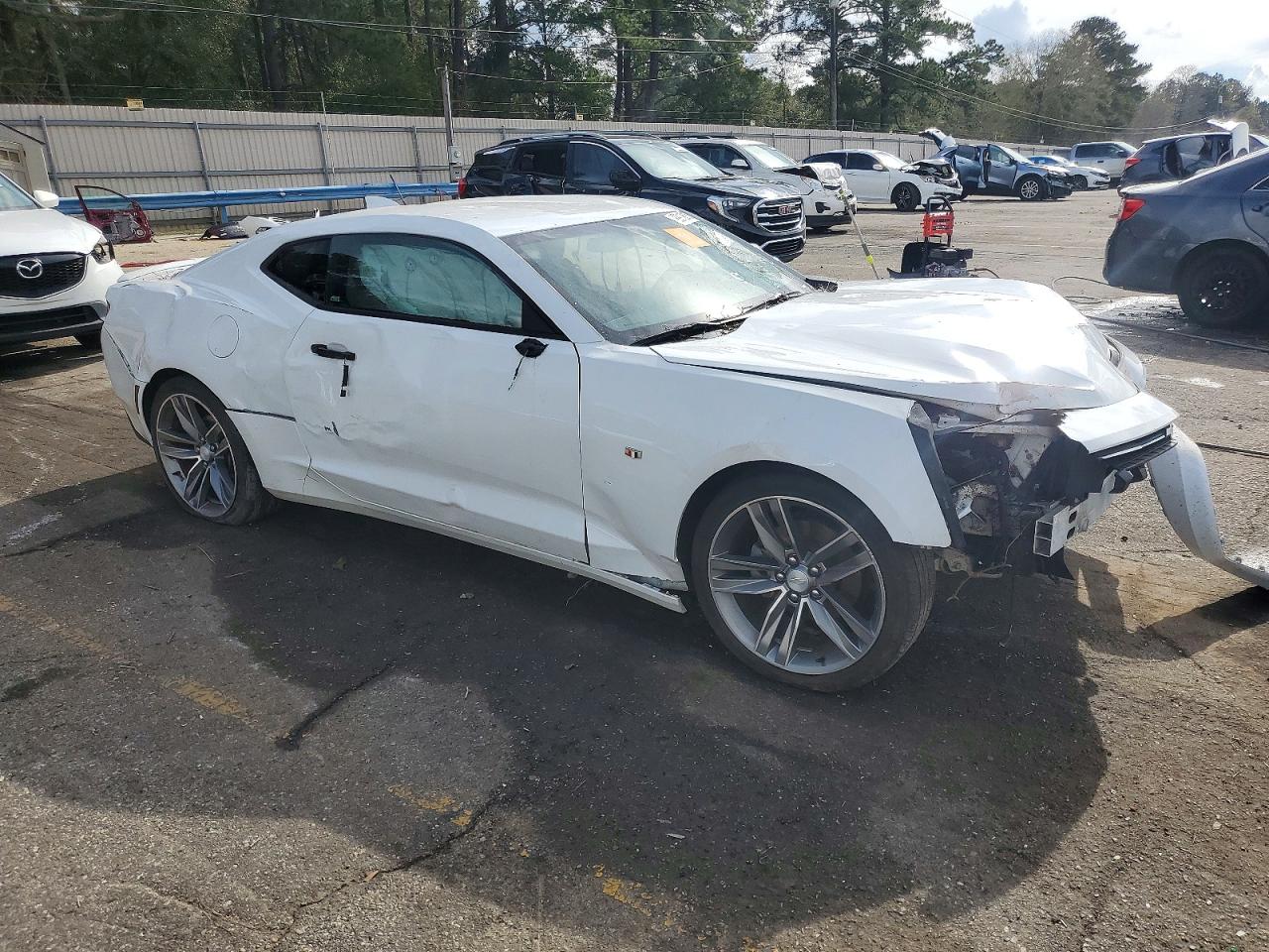 2017 CHEVROLET CAMARO LT photo 4