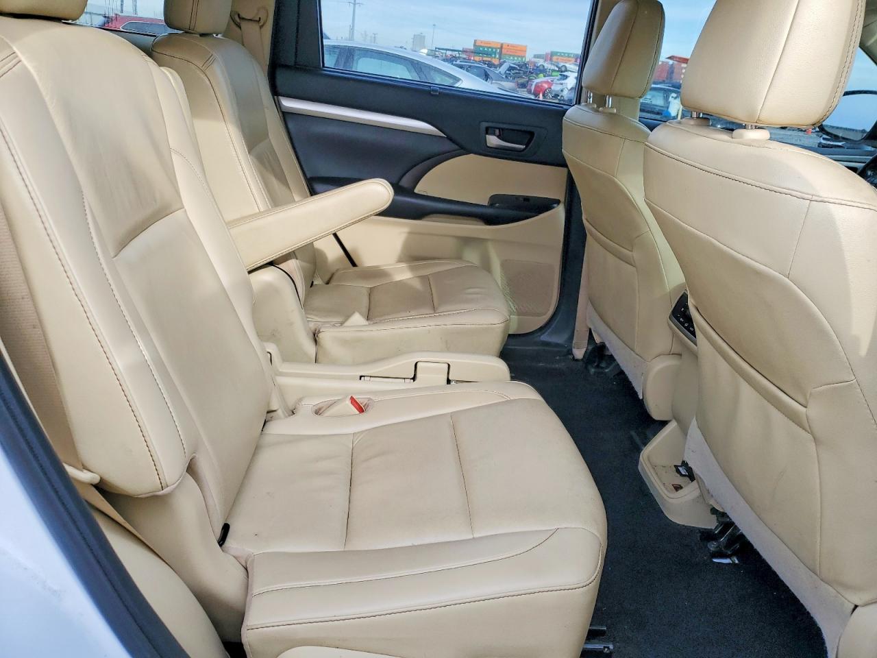 2019 TOYOTA HIGHLANDER SE photo 11