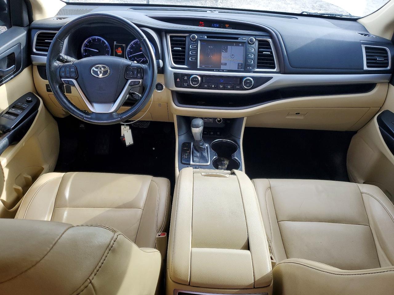 2019 TOYOTA HIGHLANDER SE photo 8