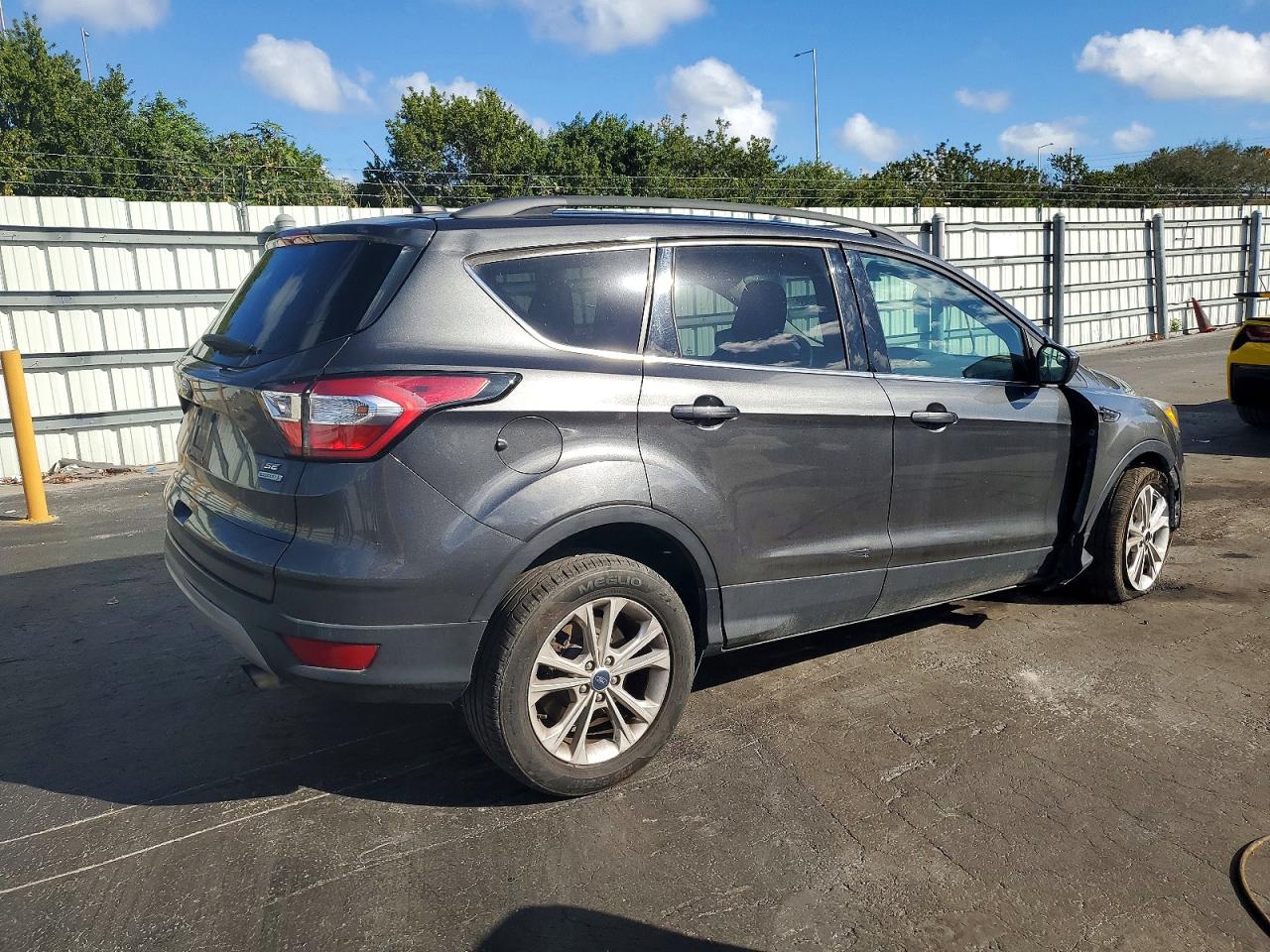 2018 FORD ESCAPE SE photo 3