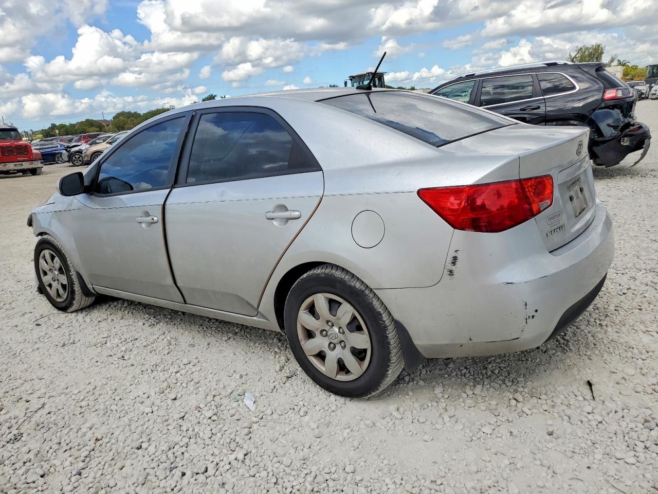 2012 KIA FORTE LX photo 2