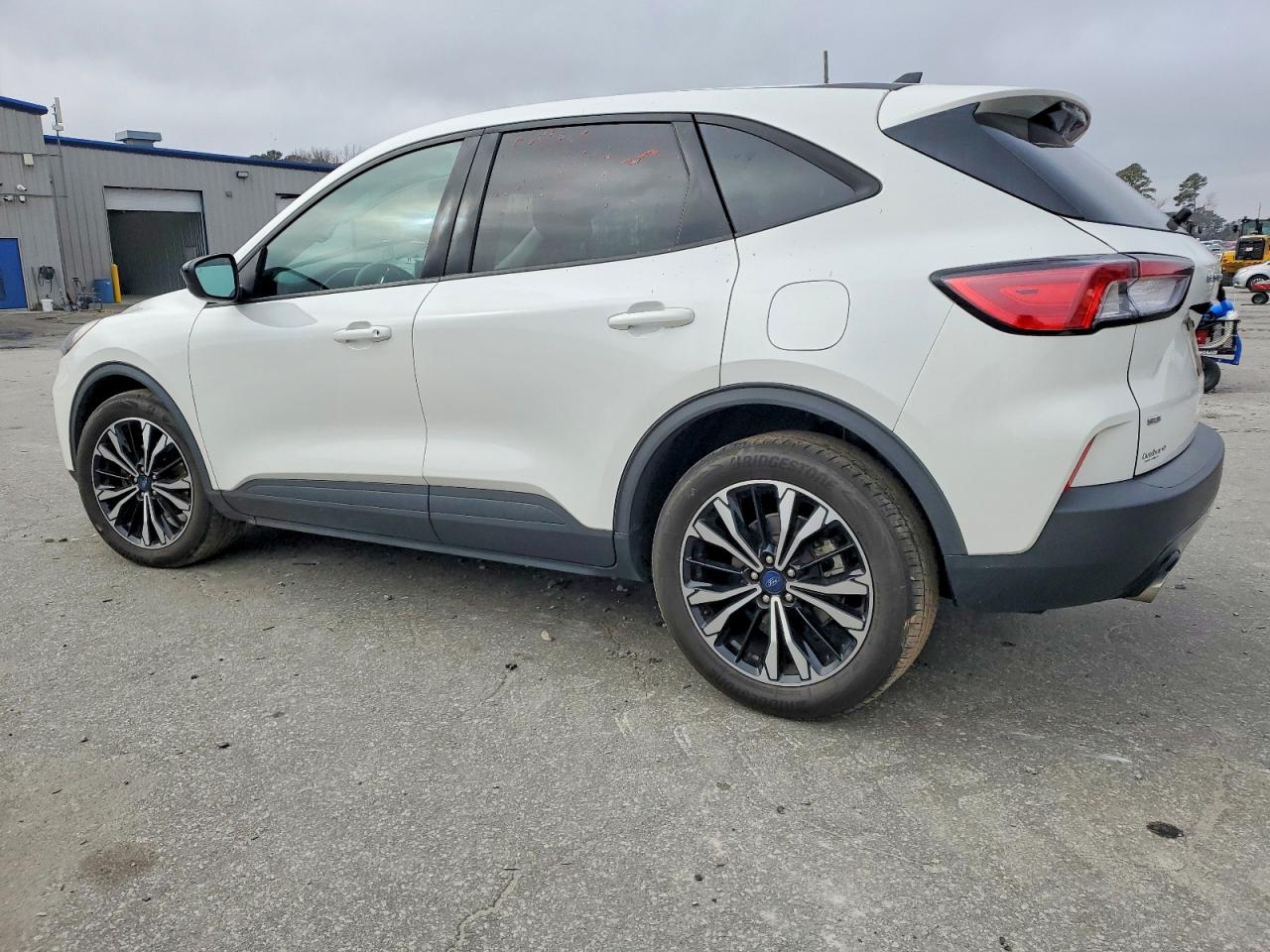 2022 FORD ESCAPE SE photo 2