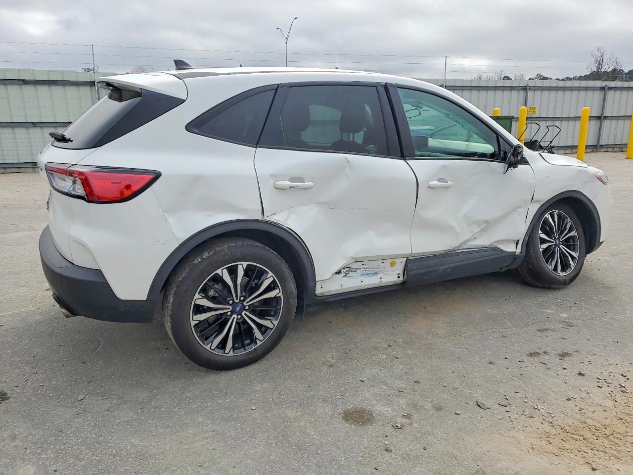 2022 FORD ESCAPE SE photo 3
