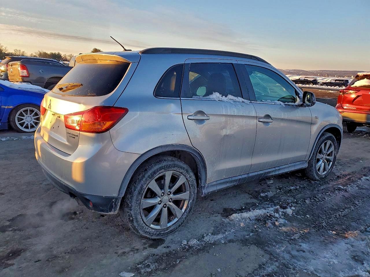2013 MITSUBISHI OUTLANDER SPORT LE photo 3