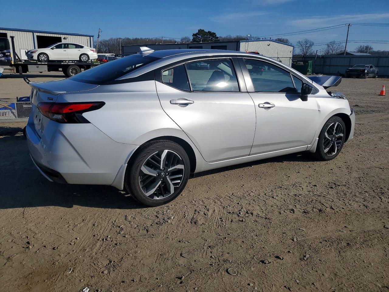 2025 NISSAN VERSA SR photo 3