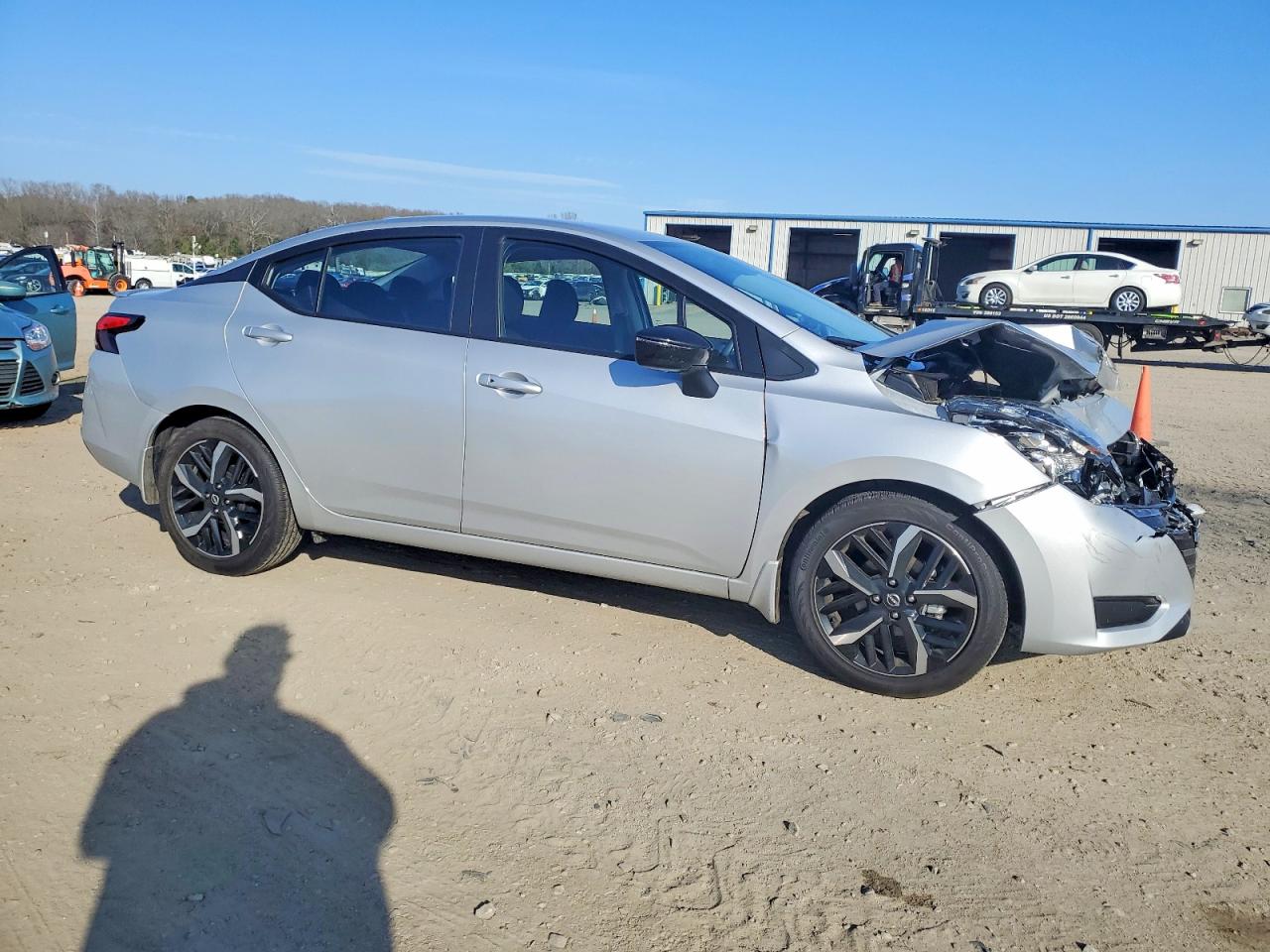 2025 NISSAN VERSA SR photo 4