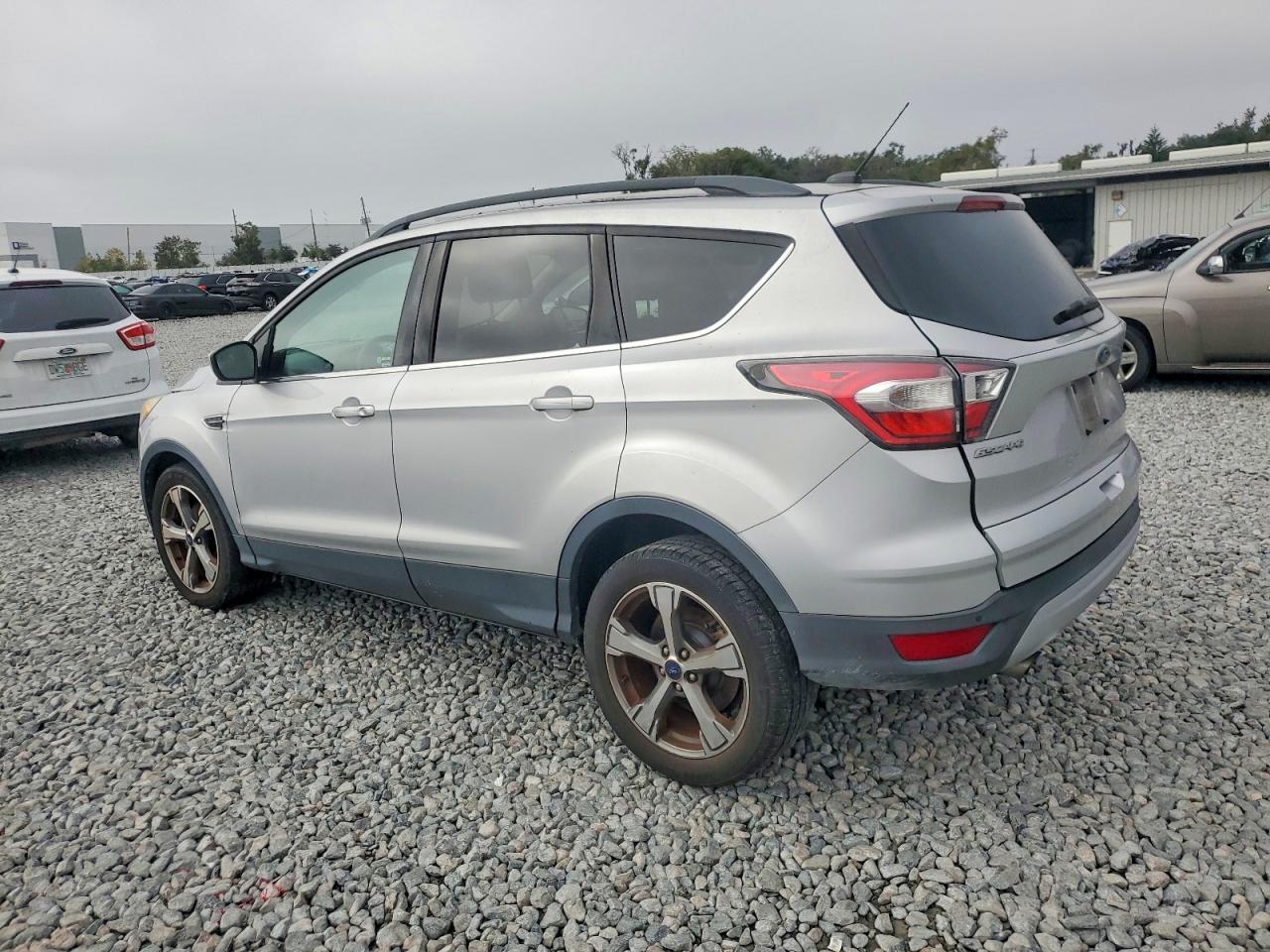 2017 FORD ESCAPE SE photo 2