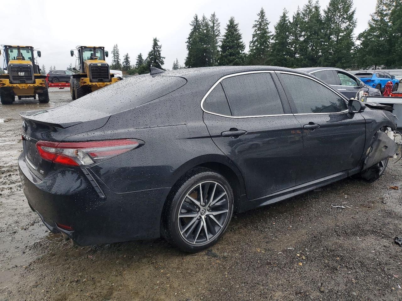 2021 TOYOTA CAMRY SE photo 3