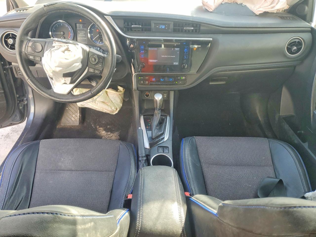 2017 TOYOTA COROLLA L photo 8