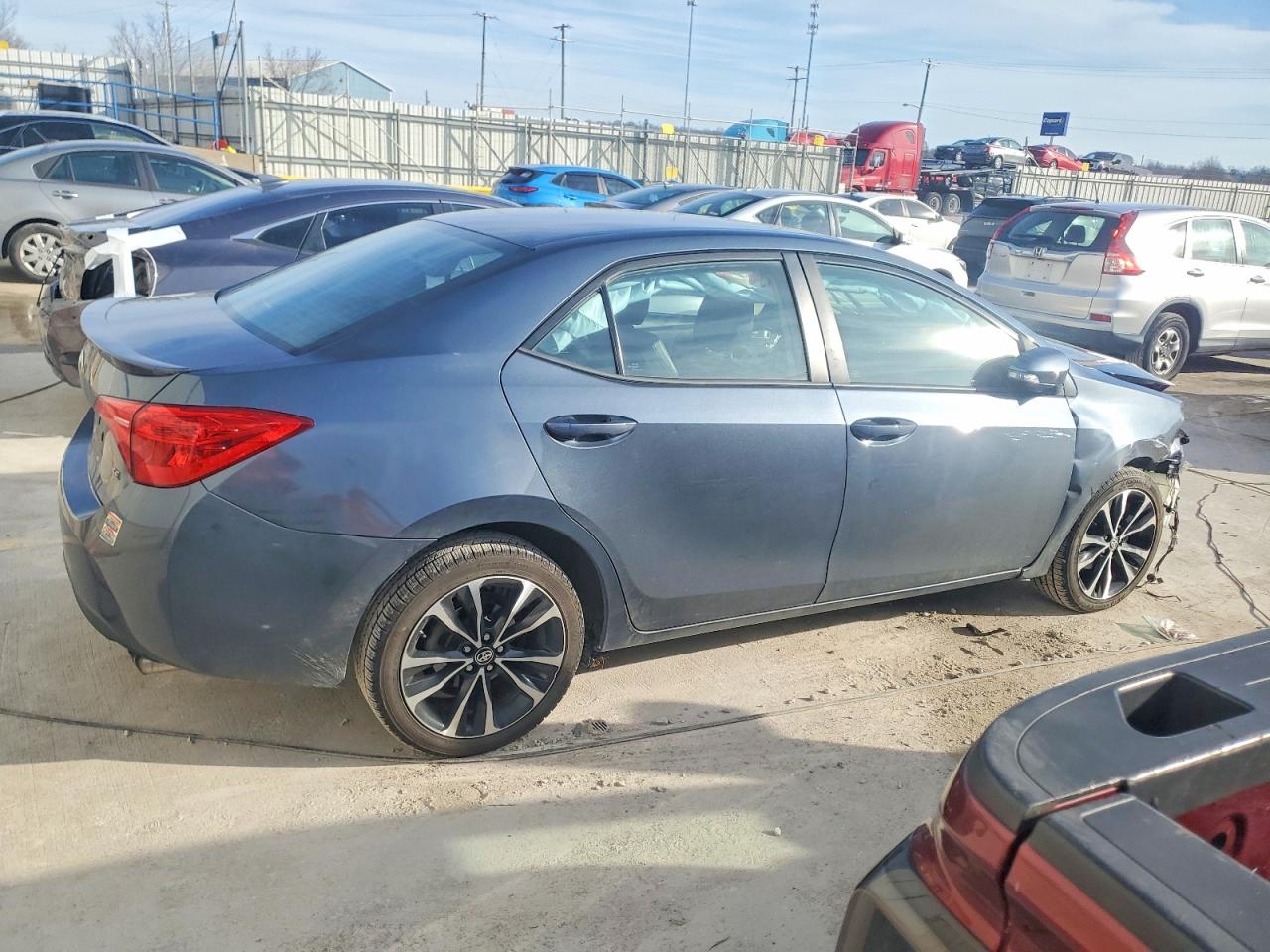 2017 TOYOTA COROLLA L photo 3