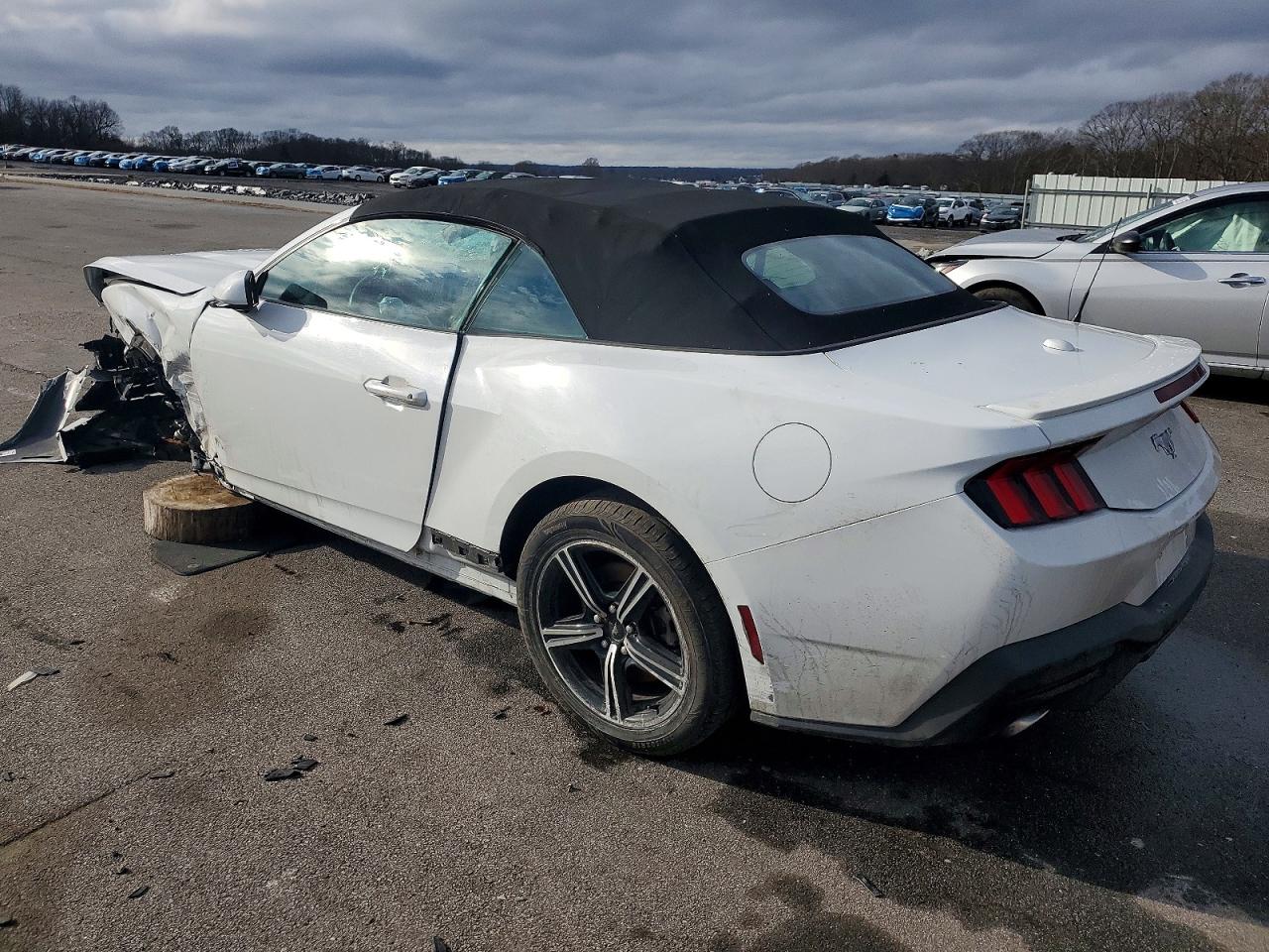 2024 FORD MUSTANG photo 2