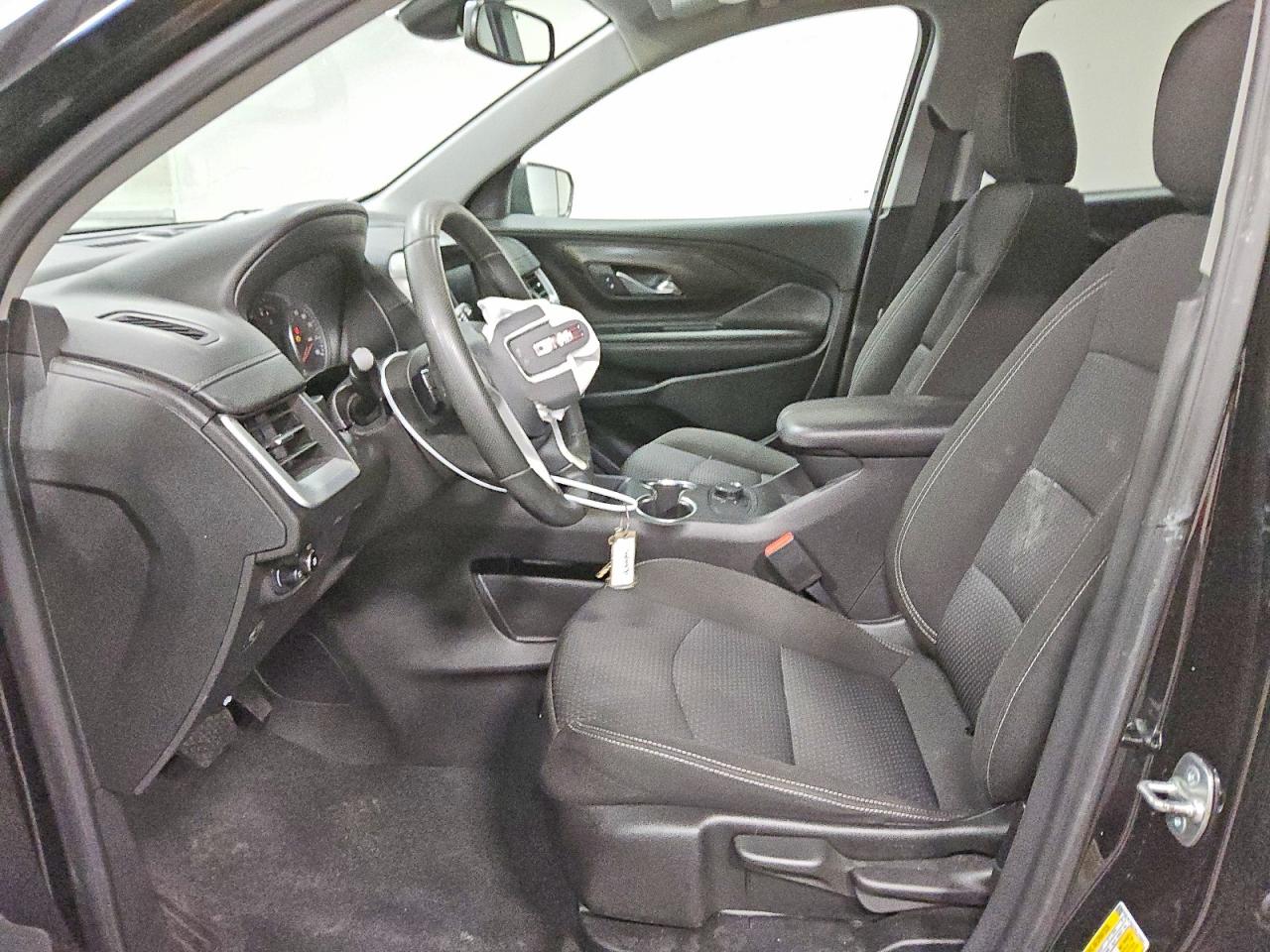 2024 GMC TERRAIN SLE photo 7